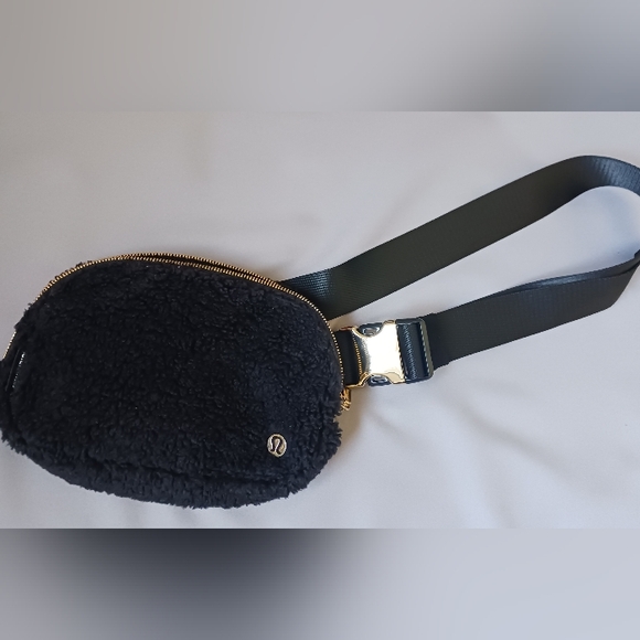 EUC Lululemon Waist Bag - Picture 8 of 8
